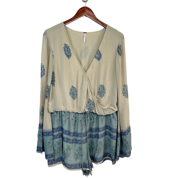 FREE PEOPLE Boho Printed Natural Long Sleeve Janpath Romper Shorts  Women’s Sz M - Picture 3 of 16